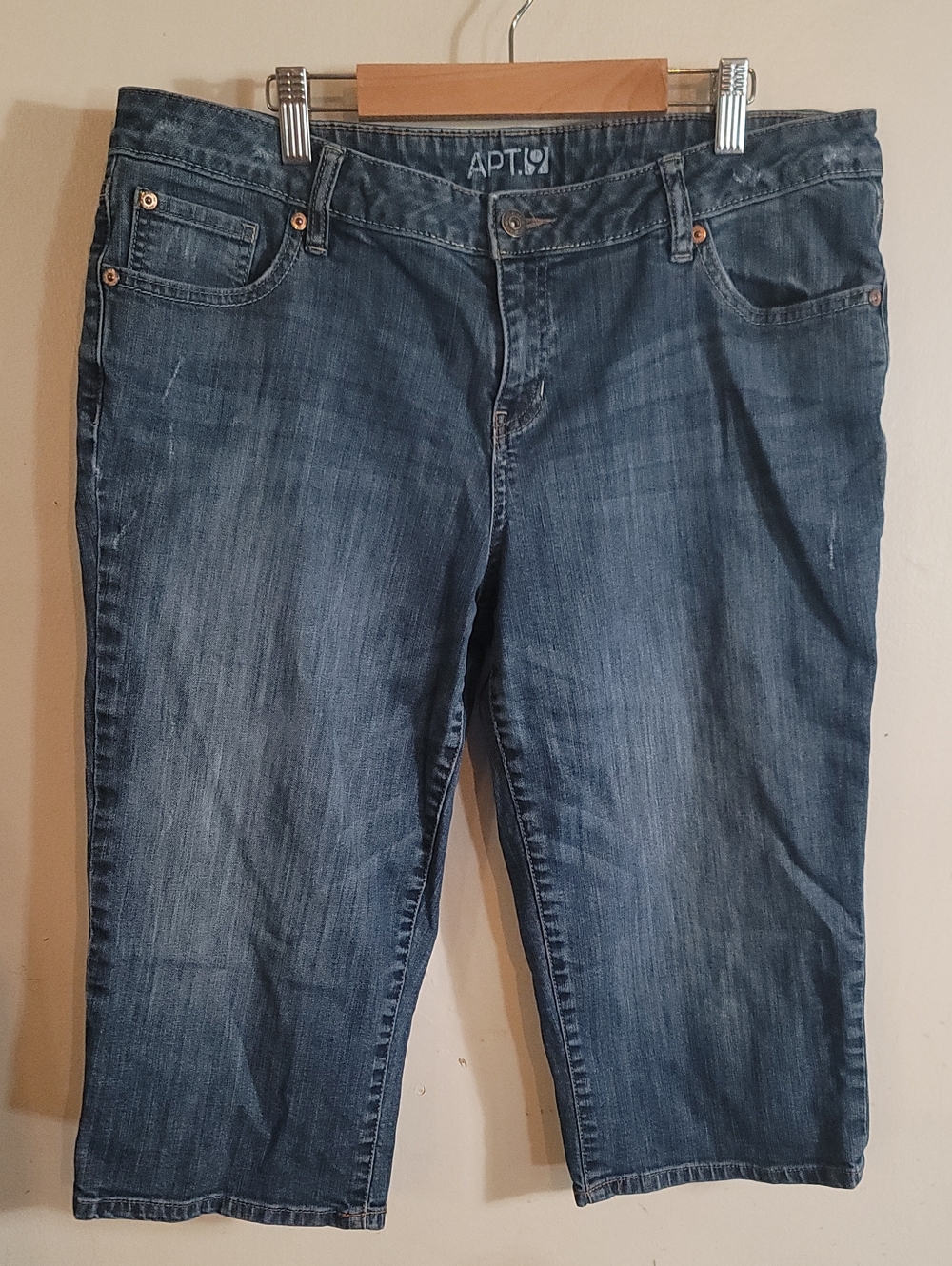 Apt. 9 Women's Medium Blue Cropped Jeans
